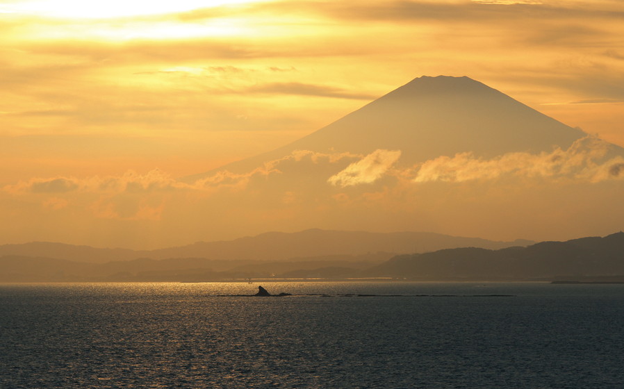 烏帽子岩と富士山
